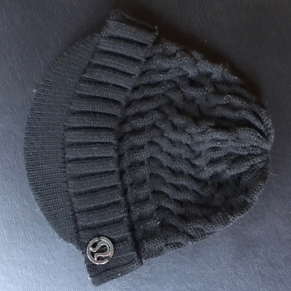 black knit hat with brim